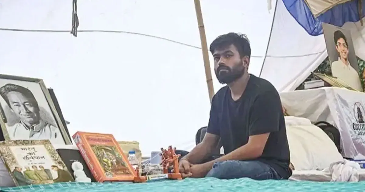 শিক্ষামন্ত্রীর বিরুদ্ধে বিক্ষোভে অসুস্থ হয়ে পড়লেন সিজেপি প্রতিষ্ঠাতা অভিজিৎ