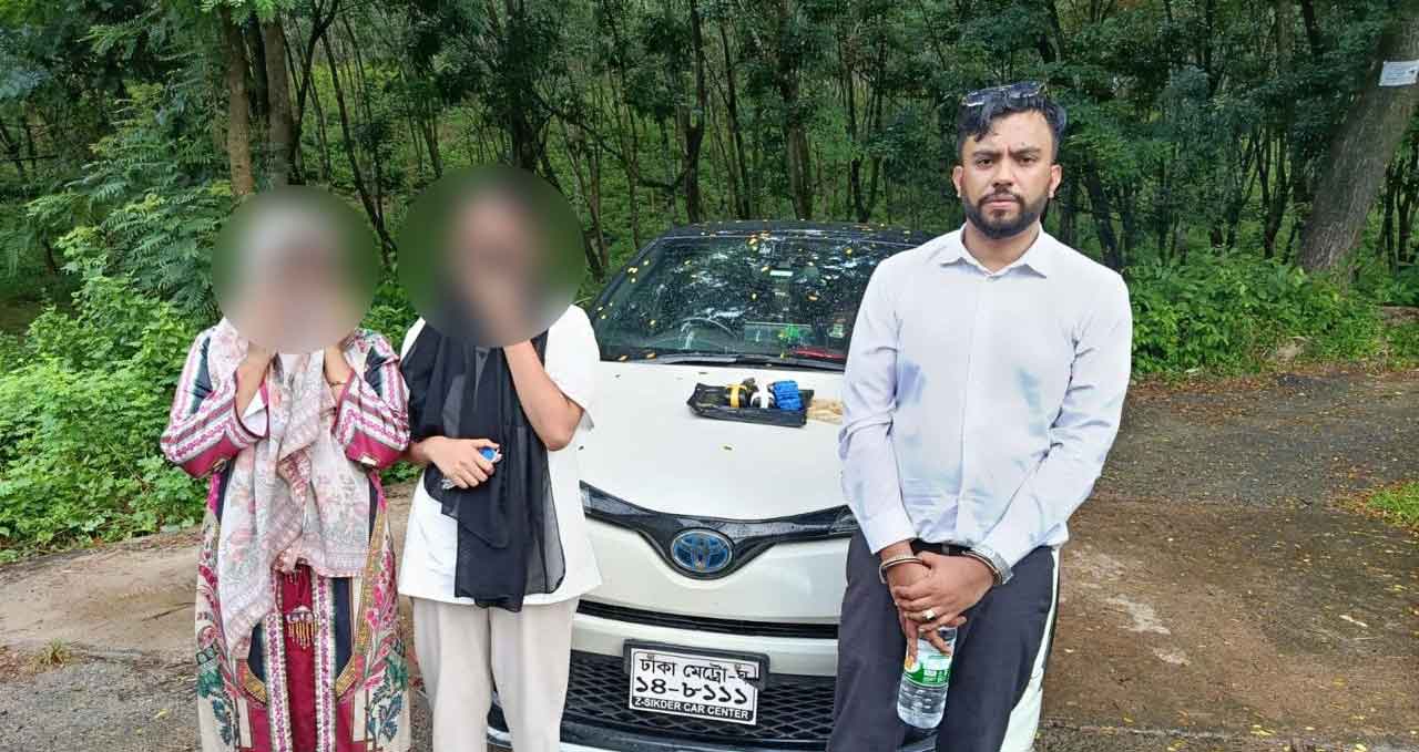প্রাইভেটকারে স্বরাষ্ট্র মন্ত্রণালয়ের স্টিকার লাগিয়ে ইয়াবা পাচার, আটক ৩