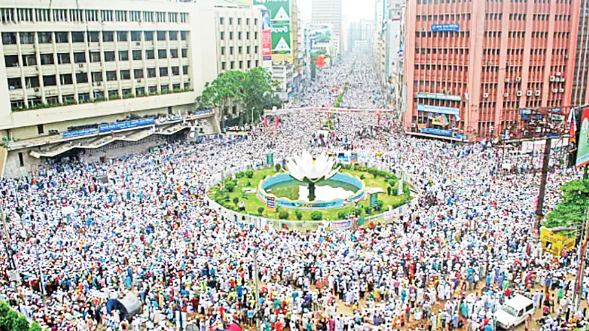 শাপলা চত্বর মামলায় ট্রাইব্যুনালে হাজির লতিফ সিদ্দিকী, ভাই কাদেরও উপস্থিত