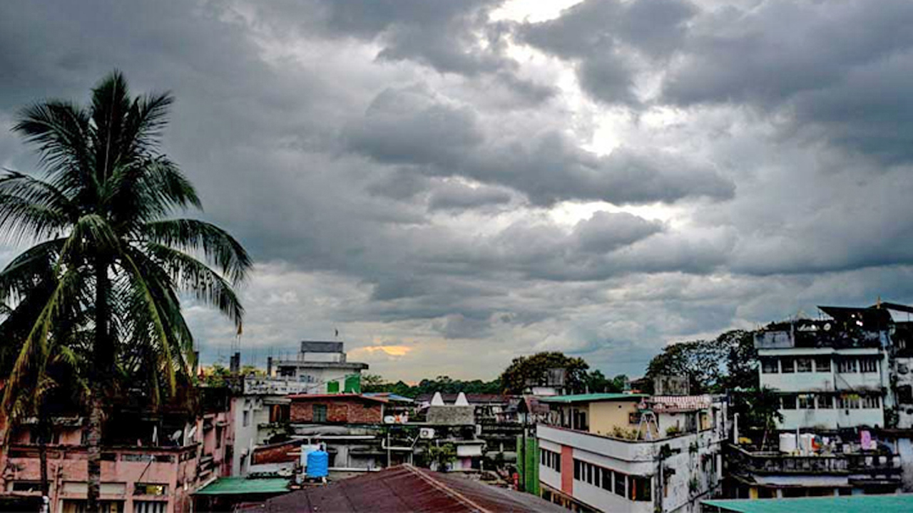 সাতটি জেলায় বজ্রবৃষ্টির সতর্কতা; ঢাকায় আজ মেঘাচ্ছন্ন আকাশ