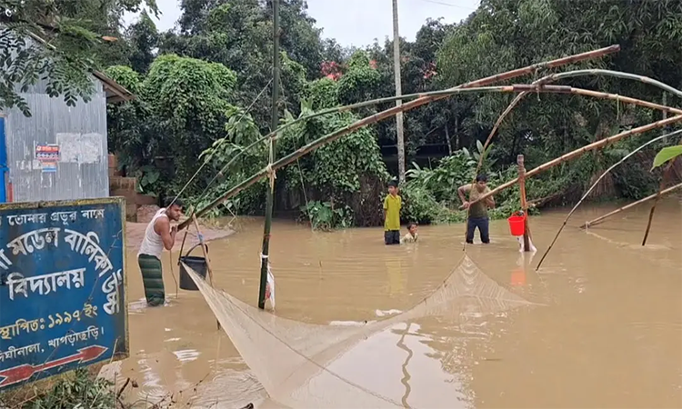 টানা বর্ষণে রাঙামাটিতে মৎস্য খাতে প্রায় ৪ কোটি টাকার ক্ষতি