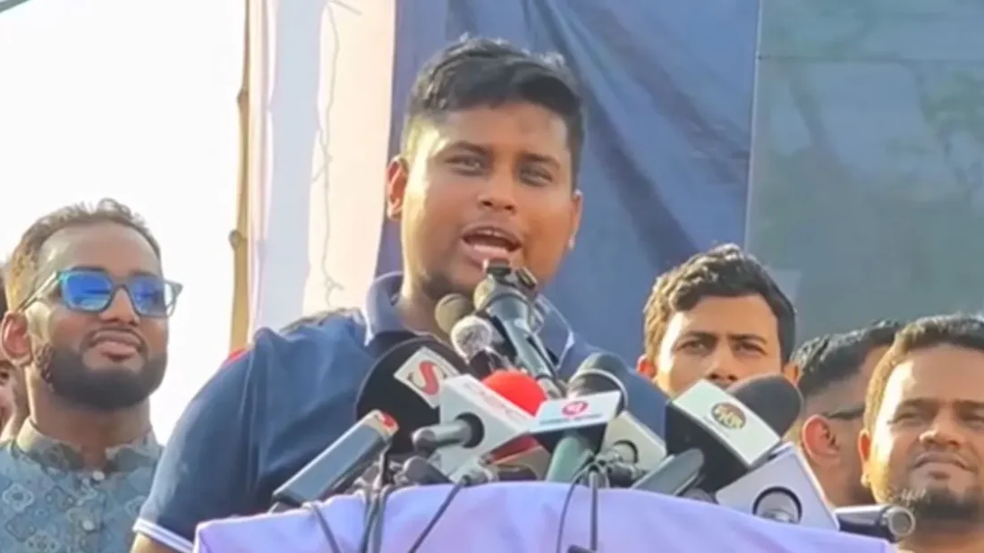 শিক্ষামন্ত্রীকে হাসনাতের কটাক্ষ: ‘ফার্মের মুরগিরাই রাস্তায় এসেছে’
