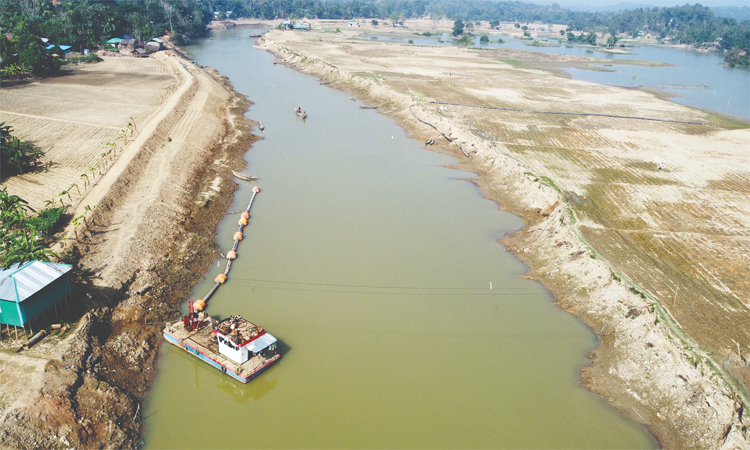 ঝালকাঠির রাজাপুরে খাল খননকাজে ফসলের আশা নতুন জীবন পায়