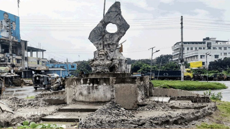 জেলার গর্ব বীরশ্রেষ্ঠের স্মৃতি সুরক্ষায় ৩৯ নাগরিকের যৌথ কণ্ঠ: ঝিনাইদহে ভাস্কর্য অপসারণের তীব্র নিন্দা