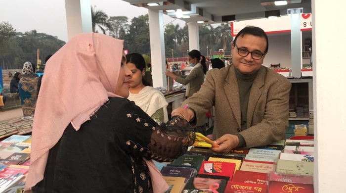 হুমায়ূন আহমেদের সান্নিধ্য নিয়ে ডা. এজাজের নতুন বই