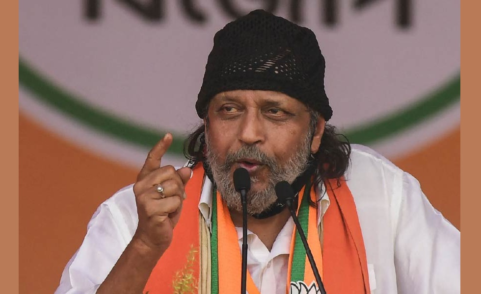 হাসপাতাল থেকে বেরিয়েই সক্রিয় রাজনীতির ঘোষণা মিঠুনের