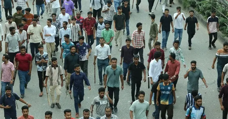 ঢাকা আলিয়া মাদরাসায় আধিপত্য বিস্তার নিয়ে ছাত্রদল-শিবির সংঘর্ষ