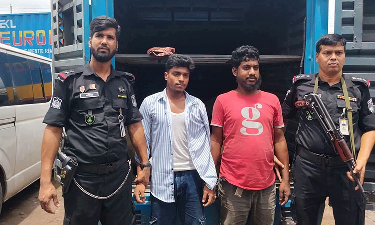 গাজীপুরে কাভার্ডভ্যানে ১১ লাখ টাকার বিদেশি মদসহ আটক ২