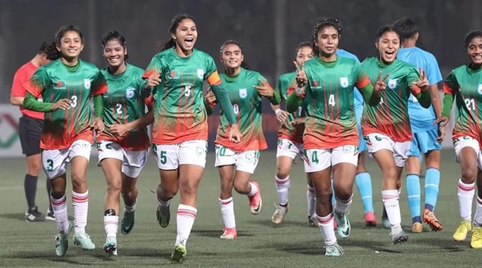ভারতকে হারিয়ে সাফ অনূর্ধ্ব-১৯ নারী ফুটবলের ফাইনালে বাংলাদেশ
