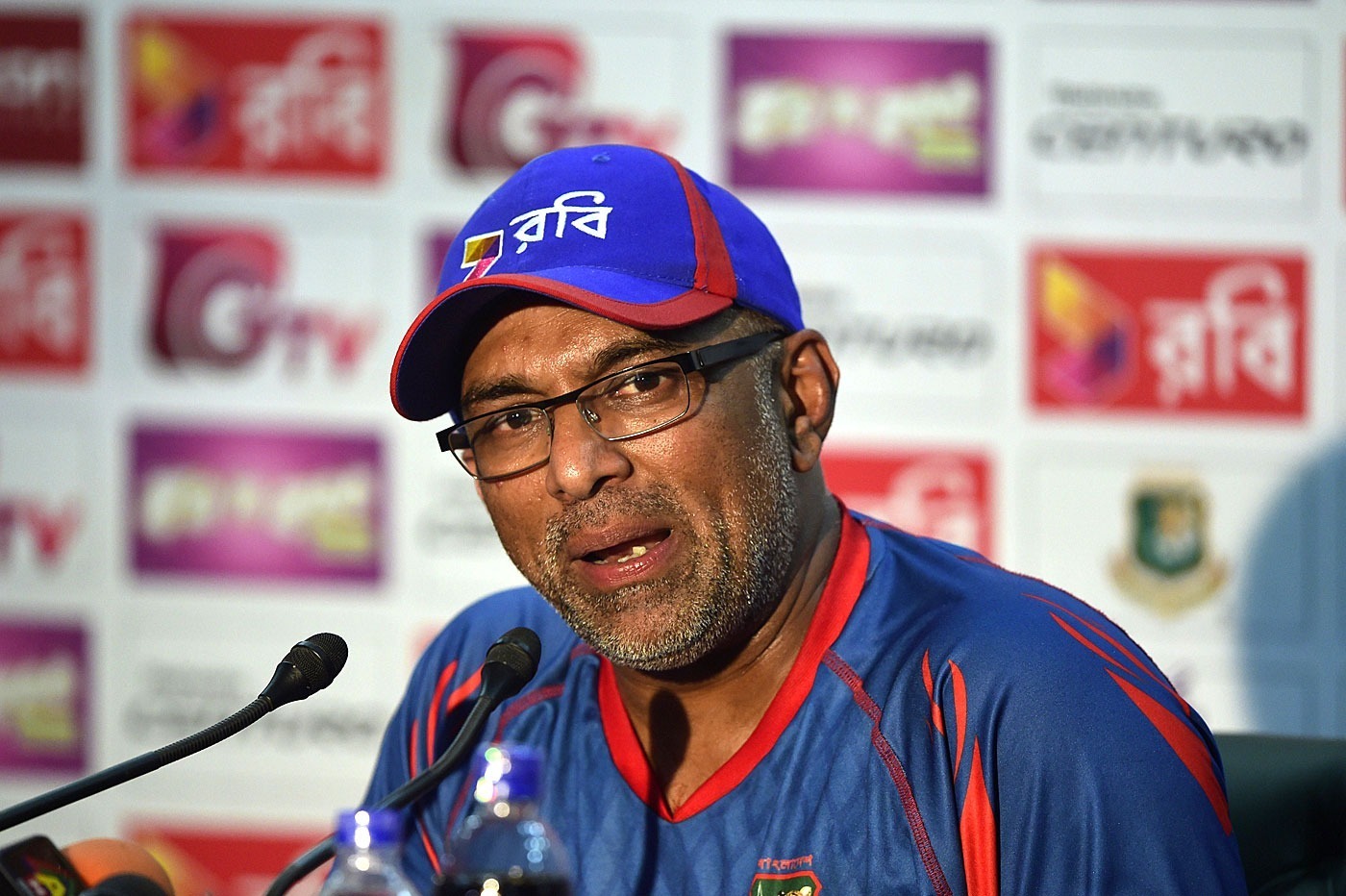 হাথুরুসিংহের বিতর্কিত মন্তব্যে ক্ষুব্ধ বিসিবি, নেওয়া হতে পারে কঠোর ব্যবস্থা