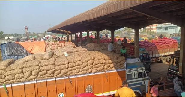 ভোমরা স্থলবন্দরে ২,৩৮৩ কোটি টাকা রাজস্ব সংগ্রহের নতুন লক্ষ্য