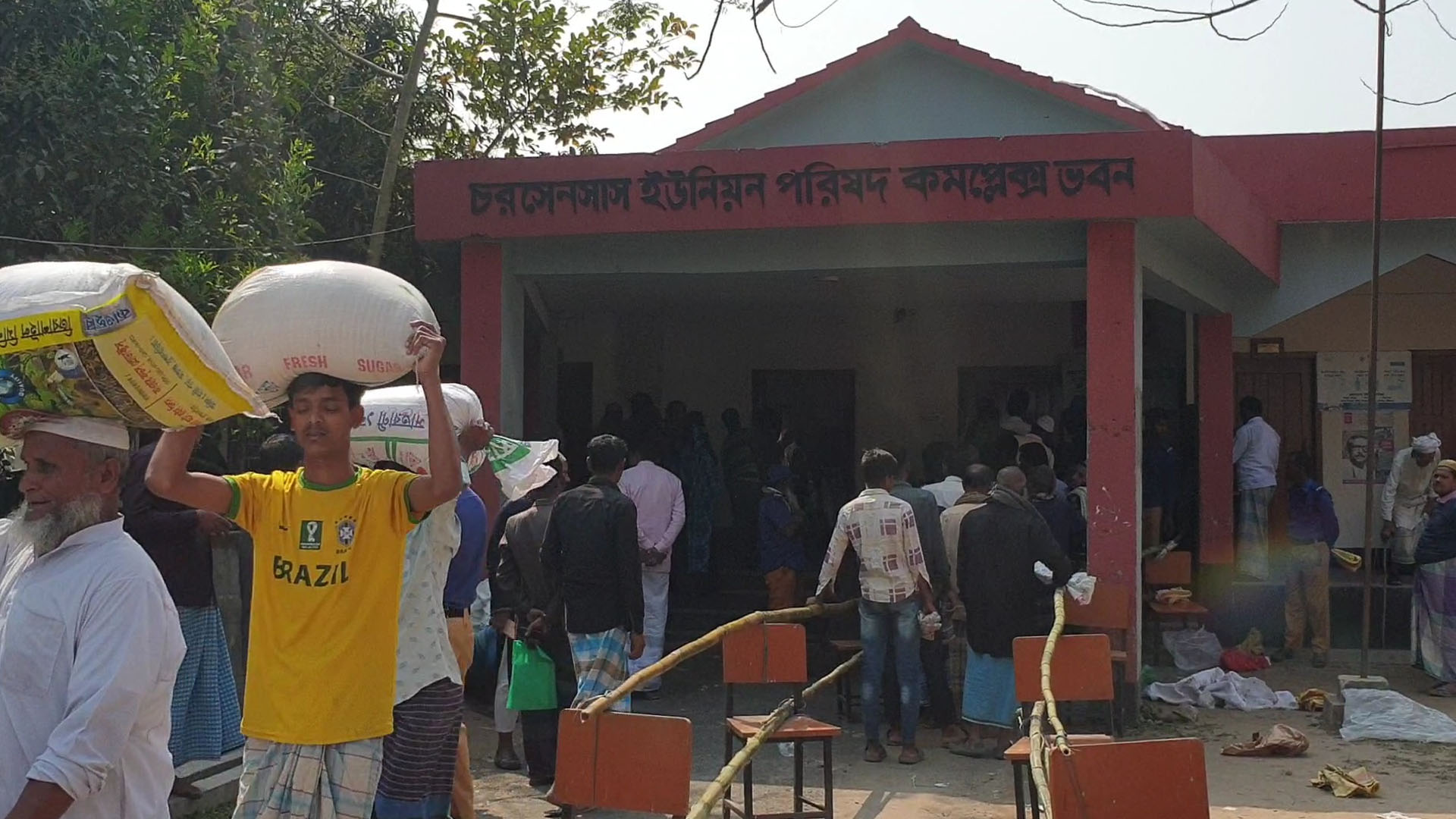 শরীয়তপুরে ভিজিএফের চালে গরমিল, ভুক্তভোগী জেলেদের ক্ষোভ