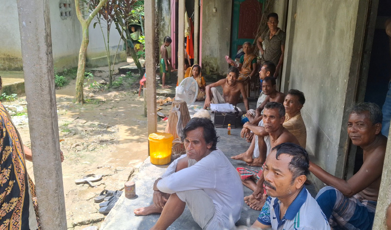 গাজীপুরে জমি নিয়ে বিরোধ: ক্রয় করা জমিতে মায়ের লাশ দাফনে বাধা