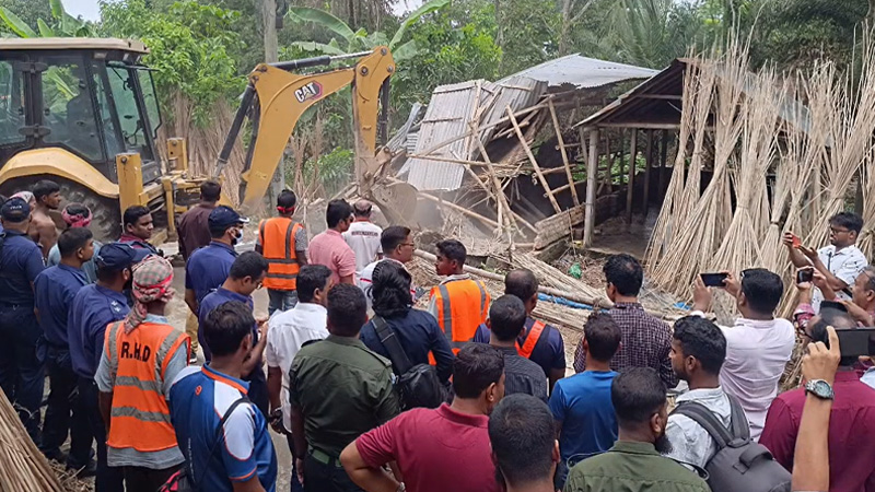 শৈলকুপায় মহাসড়ক প্রকল্পের জন্য অধিগ্রহণ করা ১৯টি অবৈধ স্থাপনা উচ্ছেদ