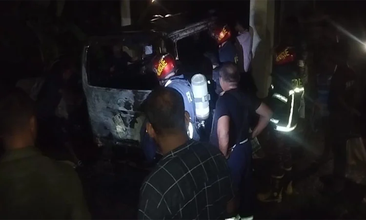 অগ্নিকাণ্ডে সাতক্ষীরা মেডিকেল কলেজ হাসপাতালের অ্যাম্বুলেন্স সম্পূর্ণ ক্ষতিগ্রস্ত
