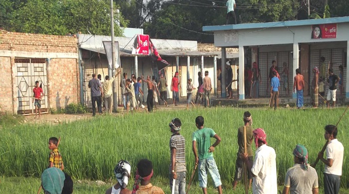 ব্রাহ্মণবাড়িয়ায় আধিপত্য বিস্তারকে কেন্দ্র করে দীর্ঘ সংঘর্ষ, ভাঙচুর ও লুটপাট