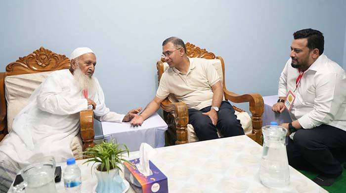 হেফাজত আমির আল্লামা মুহিব্বুল্লাহ বাবুনগরীর সঙ্গে প্রধানমন্ত্রী তারেক রহমানের সৌজন্য সাক্ষাৎ