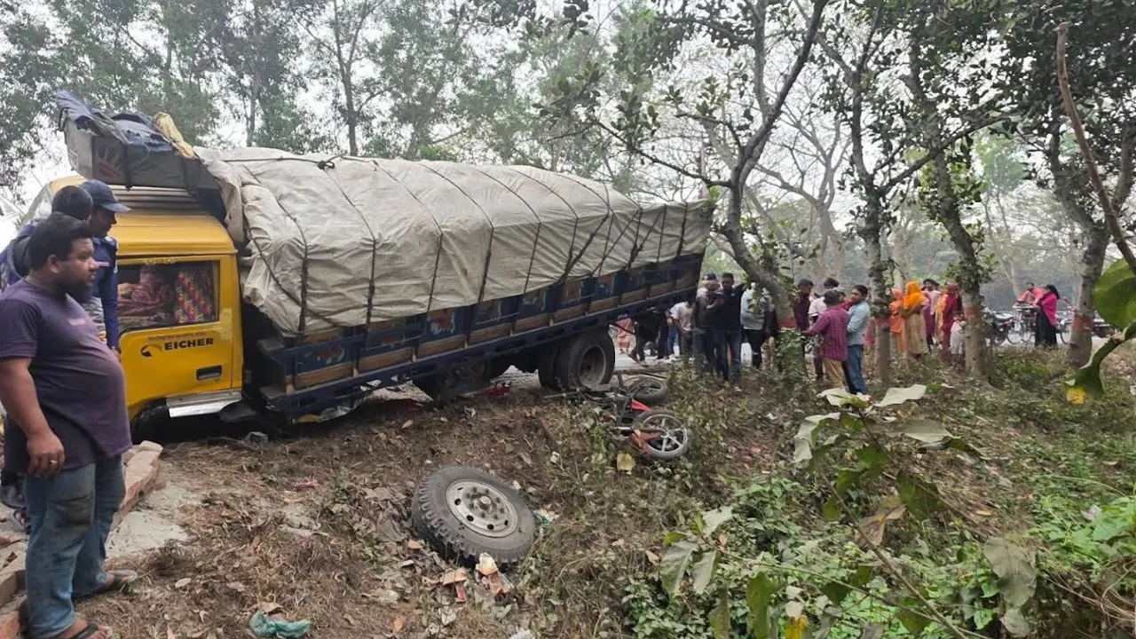 মোহনপুরে ট্রাক-মোটরসাইকেল সংঘর্ষে দুই কিশোর নিহত