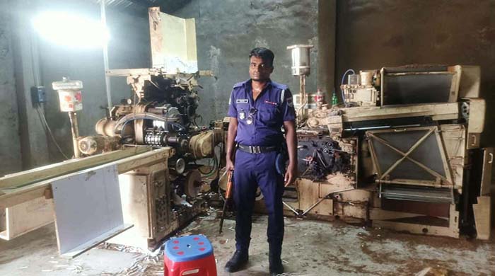 কুষ্টিয়ায় গরুর খামারের আড়ালে চলত নকল সিগারেটের রমরমা ব্যবসা